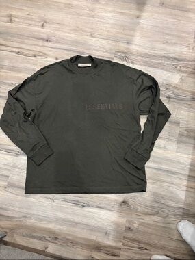 ESSENTIALS Men's Long Sleeve Logo Tee - Olive